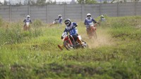 Fasilitas sirkuit offroad ini sendiri juga terbuka untuk kalangan umum yang ingin melakukan pelatihan safety riding. Peserta bisa mendaftar terlebih dahulu di situs astra-honda.com/safety-riding. Foto: Dok. Astra Honda Motor (AHM)