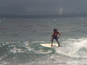 Puluhan Peselancar Beraksi di Batukaras Surf League Serie III