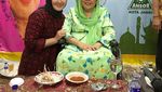 Sherrin Tharia Putuskan Lepas Hijab, Ini Pose Asyiknya Hangout di Kafe