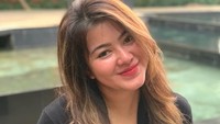 Sherrin Tharia cerai dari Zumi Zola tahun lalu. Kini ia menjalani kehidupan baru sebagai single parent. Foto: dok instagram Stharia