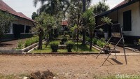 Pangeran Suria Kusumah Adinata selain membangun Bumi Kaler (Utara) juga membangun Bumi Kidul (Selatan). Namun bengunan itu telah hancur pada masa Hindia Belanda. Bangunan di lokasi Bumi Kidul yang tampak merupakan bangunan baru.