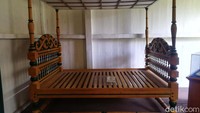 Ini adalah tempat tidur peninggalan Pangeran Sugih.