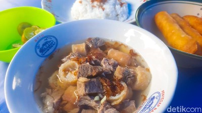 Sarapan Soto Daging Racikan Mang Bonin yang Hidden Gem di Bogor
