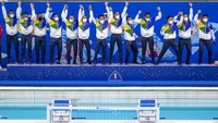 Tim polo air putra Jawa Barat merayakan kemenangan seusai meraih medali emas pada PON Papua di Stadion Akuatik, Kampung Harapan, Kabupaten Jayapura, Papua, Minggu (3/10/2021).