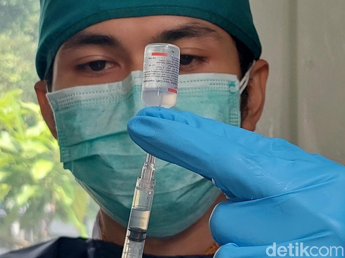 Vaksin moderna mulai disuntikan untuk warga Kota Bandung