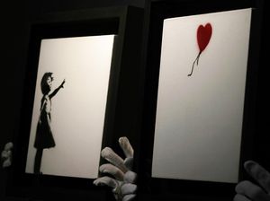 Lukisan Fenomenal Banksy Girl and Balloon Dilelang Rp 67 Miliar