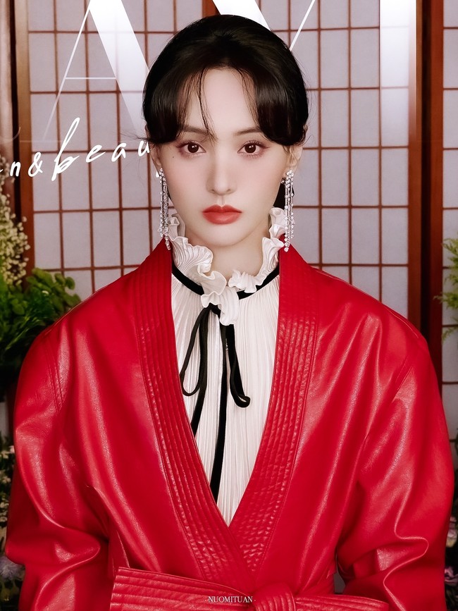 Melalui akun media sosialnya pada 29 September 2021, Zheng Shuang membuat unggahan yang menuduh mantan suaminya Zhang Heng selingkuh darinya dengan wanita lain. Dia mengunggah foto wanita yang disebutnya sebagai pelakor dalam pernikahannya. Foto: Dok. Facebook Zheng Shuang Philippines