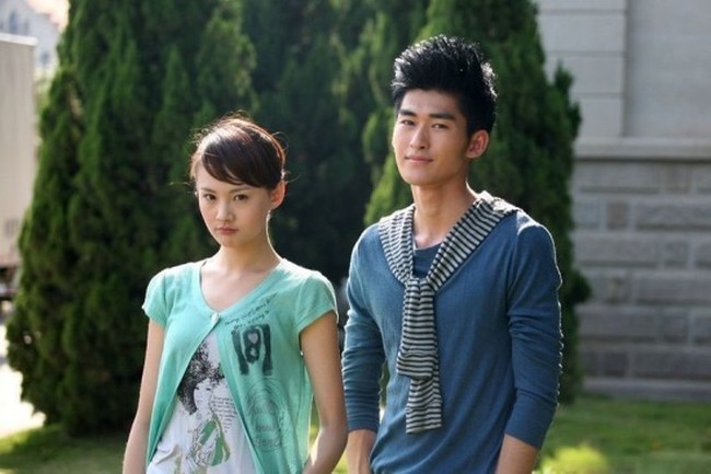 Foto yang diunggah bintang Meteor Shower 1 dan 2 (remake Meteor Garden) itu memperlihatkan seorang wanita berbaring dengan kaki terbuka lebar. Sang wanita tampak berpose dengan pakaian yang seksi. Foto diduga diambil oleh Zhang setelah bercinta dengan sang pelakor. Foto: Dok. Facebook Zheng Shuang Philippines