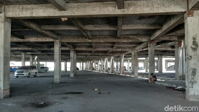 Pembangunan Pasar Cik Puan Pekanbaru mangkrak sejak dibangun pada 2009-2010 lalu. Kondisi pasar itu pun kini tampak memprihatinkan. Berikut potretnya.