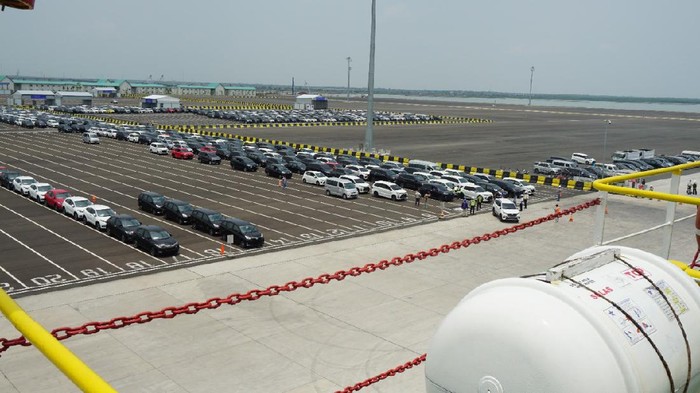 700 mobil dikirim ke Medan via Pelabuhan Patimban