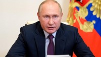 Melansir CNBC Indonesia, Presiden Rusia, Vladimir Putin juga dikabarkan terseret skandal Pandora Papers ini. Meski tak disebutkan langsung dalam file tersebut, ia dihubungkan dengan aset rahasia di Monaco. AP Photo/Alexei Druzhinin.