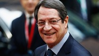 Kemudian firma hukum yang didirikan oleh Presiden Siprus Nicos Anastasiades disebut telah memalsukan kepemilikan perusahaan offshore. Namun, firma hukum membantahnya. Dean Mouhtaropoulos/Getty Images.