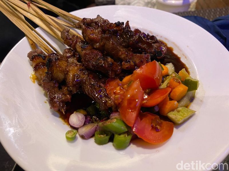 Ada Bandrek dan Sate Kambing Legendaris Bogor di Kafe Rooftop Keren