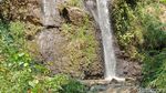 Foto: Air Terjun Cantik di Kudus, Berpasangan Seperti Pengantin