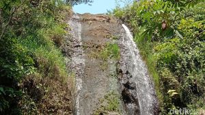 Foto: Air Terjun Cantik di Kudus, Berpasangan Seperti Pengantin