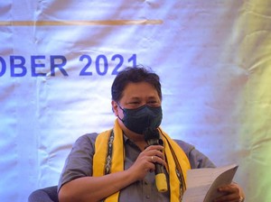 Airlangga: Semoga KUR Dapat Terus Dampingi UMKM Kembangkan Usaha