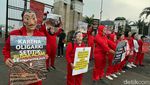 Bertopeng Money Heist, Aktifis Berdemo Lawan Oligarki