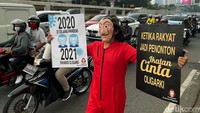 Aksi ini bertujuan mengajak masyarakat untuk memperingati hari oligarki nasional dengan momentum pengesahan satu tahun UU Ciptaker oleh pemerintah dan parlemen.