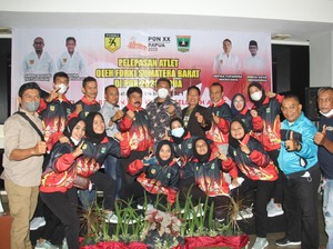 Lepas Karateka Sumbar ke PON Papua, Andre Rosiade: Insya Allah Bawa Emas