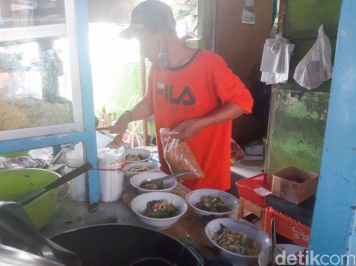 Banjir Tetelan Warung Bakso Pak Sugeng Selalu Ramai Dikunjungi