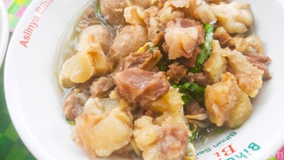 Banjir Tetelan! Warung Bakso Pak Sugeng Selalu Ramai Dikunjungi