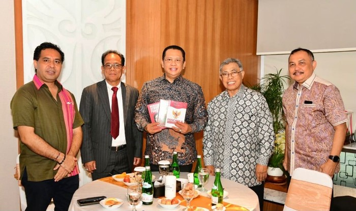 Bamsoet Puji Buku Karya Yoseph Umarhadi soal Pancasila Dasar Filsafat