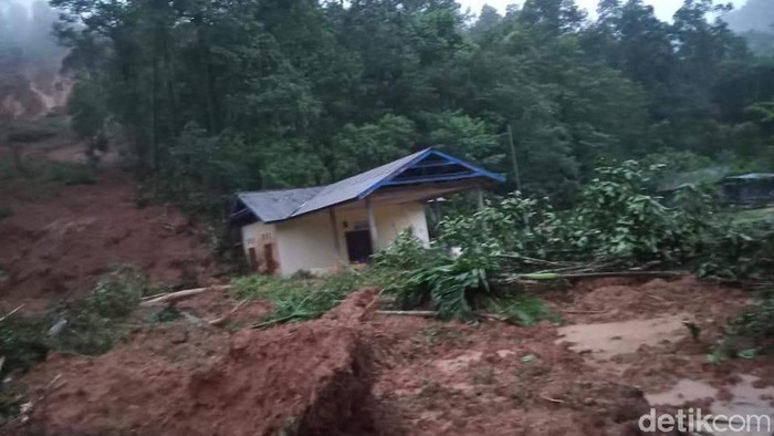 Banjir Luwu Berdampak ke 6 Kecamatan, 12 Ribu Warga Terisolir