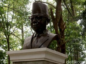 Bukan Soeharto, Ini Tokoh yang Patungnya Ada di Tahura Bandung