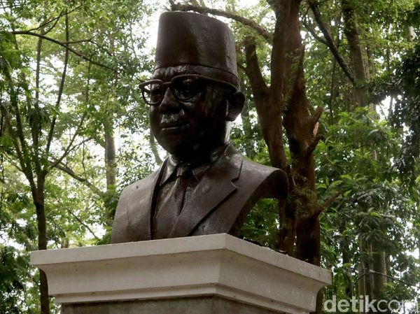 Bukan Soeharto, Ini Tokoh yang Patungnya Ada di Tahura Bandung