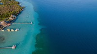Danau Bacalar adalah rumah bagi populasi purba stromatolit yang berusia sekitar 3,5 miliar tahun. (Getty Images)