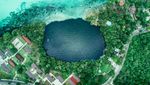 Foto: Danau Tujuh Warna Tempat Populasi Purba Bumi