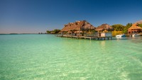 Padahal, Bacalar adalah rumah bagi terumbu mikrobialit air tawar terbesar di dunia. (Getty Images)