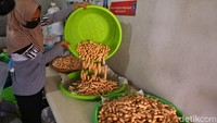 Ia pun berharap bantuan dari PT Timah tidak berhenti sampai saat ini saja. Ia juga bermimpi untuk memperluas lagi ruangan produksinya saat ini sehingga dapat menambah jumlah pekerja lebih banyak lagi.