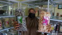 Produk olahan ikan ini diberi label Afifah.