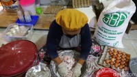 Adapun produk yang dibuat antara lain getas ikan, getas cumi, getas tinta, getas udang, getas telur kepiting dan ampyang ikan, ampyang cumi, ampyang tinta, ampyang udang, ampyang telur kepiting.