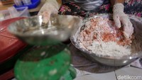 Di tahun 2018, mereka lagi-lagi terbentur akan dana untuk mengembangkan lebih lanjut bisnisnya. Saat itulah, PT Timah hadir dan membantu modal untuk mengembangkan bisnis pasutri ini dengan bantuan modal sebesar Rp 60 juta.