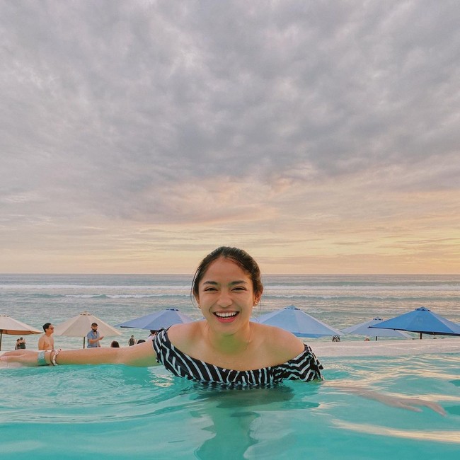 Wanita yang mendeskrisikan dirinya sebagai national short track skater itu pun tak ragu untuk berselfie cantik. Foto: Instagram @dindasabilajh