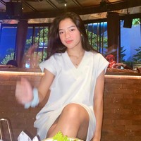 Selain prestasinya, sosok Dhinda yang mewakili Papua juga menarik perhatian netizen. Di Instagram, wanita 18 tahun tersebut sering menampilkan potret cantiknya.  Foto: Instagram @dindasabilajh