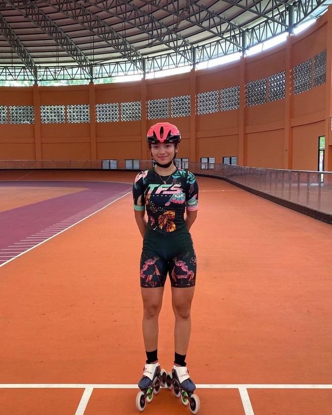 Dalam pertandingan, Dhinda sukses meraih juara pertama dengan poin 16.742 di nomor Individual Time Trial (ITT) 200 meter putri.. Dan tak hanya satu medali, ia juga menyumbang perak untuk Papua di nomor ITT 500 meter putri. Foto: Instagram @dindasabilajh