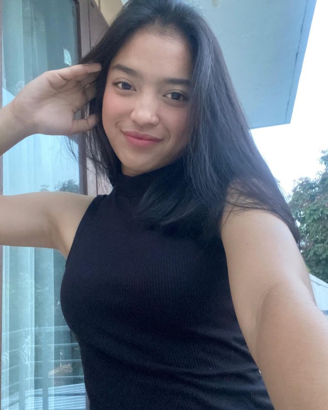 Wanita yang tergabung dalam Cendrawasih Speed Skating ini sendiri sudah cukup lama menekuni olahraga sepatu roda. Dikatakan jika ia terinspirasi untuk jadi atlet setelah menonton pertandingannya di PON 2012 di Pekanbaru. Foto: Instagram @dindasabilajh