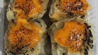 Di kawasan Stasiun Gondangdia, Jakarta Pusat ada dim sum gerobakan yang terkenal lezat. Adalah Dim Sum Rapsenia yang pilihannya cukup beragam. Harganya Rp 20.000-an per 4 pcs.  Foto: Instagram @dimsumrapnesia