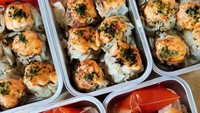 Dimsum Si Menur yang memiliki gerai kecil di Pasar Santan, Jakarta Selatan ini sudah terkenal lezat. Ada varian Cheesy Lovers, hingga Yoichi Nori. Harga per porsinya mulai dari Rp 20.000-an. Foto: Instagram @dimsumsimenur