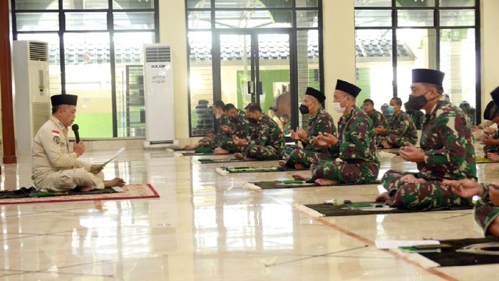 Doa bersama Kodam Jaya memperingati HUT ke-76 TNI