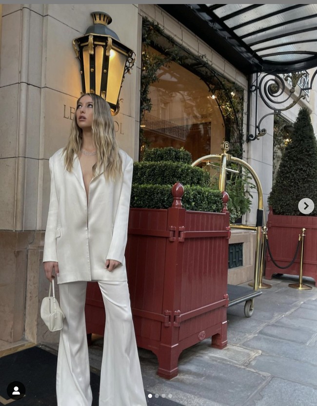 Dalam unggahannya di Instagram, Eve Jobs mengungkapkan perasaanya usai mendapat kesempatan menjadi model catwalk show Coperni. “Aku tidak bisa berkata-kata untuk menjelaskan betapa kerennya koleksi ini, tulis wanita 23 tahun itu. Foto: Dok. Instagram @ evecjobs