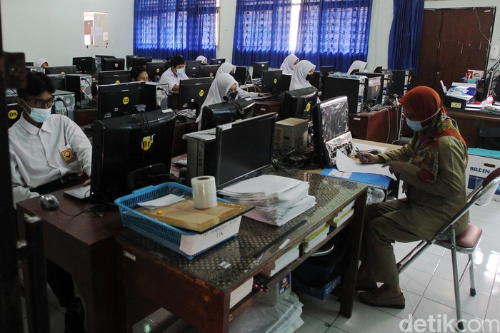 Sejumlah pelajar SMP di Kota Yogyakarta mengikuti pelaksanaan Asesmen Nasional Berbasis Komputer (ANBK). Seperti apa pelaksanaannya?