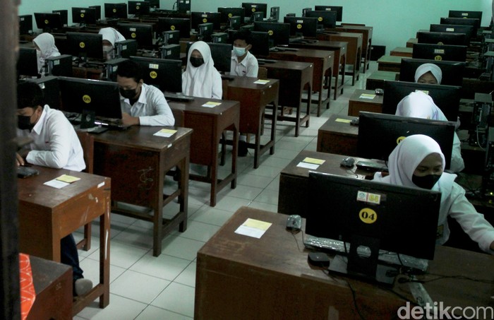 Sejumlah pelajar SMP di Kota Yogyakarta mengikuti pelaksanaan Asesmen Nasional Berbasis Komputer (ANBK). Seperti apa pelaksanaannya?