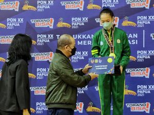 Ketua DPD Serahkan Medali dan Bonus untuk 2 Atlet Senam Jatim