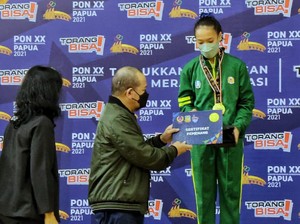 Ketua DPD Serahkan Medali dan Bonus untuk 2 Atlet Senam Jatim