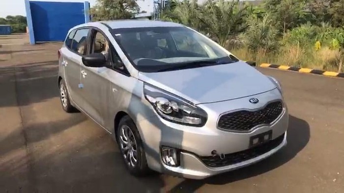 Kia Carens dilelang Kia Carens dilelang