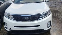 Kia Sorento mesin diesel transmisi otomatis sebanyak 30 unit. Harga limitnya Rp 10.626.957.312, dan nilai jaminannya Rp 5 miliar. Model lainya, Kia Sorento sebanyak 28 unit (bensin) dengan harga limit Rp 7.697.270.900 dan nilai jaminan Rp 3,5 miliar. Foto: Kia Sorento